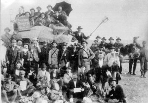 A troupe of theatrical Fusgeyers on the way out of Romania